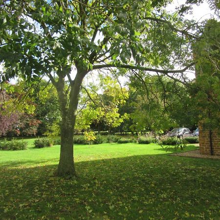 Bed and Breakfast Weston Hill Farm Moreton Pinkney Екстер'єр фото